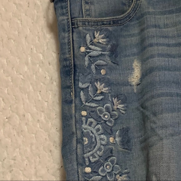 Hollister Distressed Embroidered Skinny Jeans size 26 - Picture 4 of 7